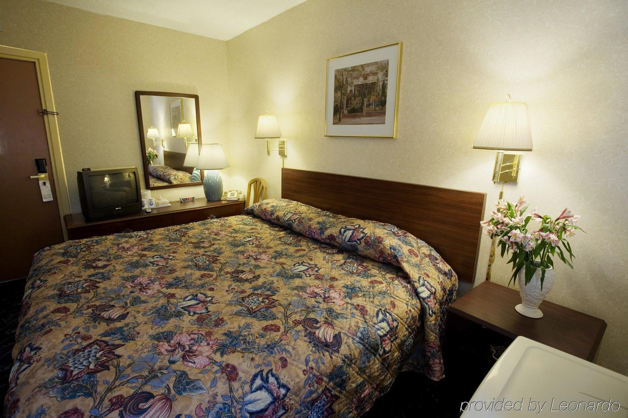 Americas Best Value Inn Dearborn Quarto foto